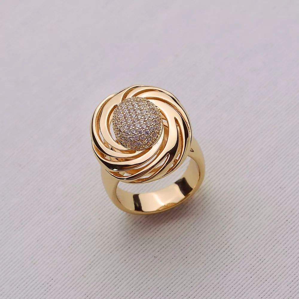 Anel cravejado dourado