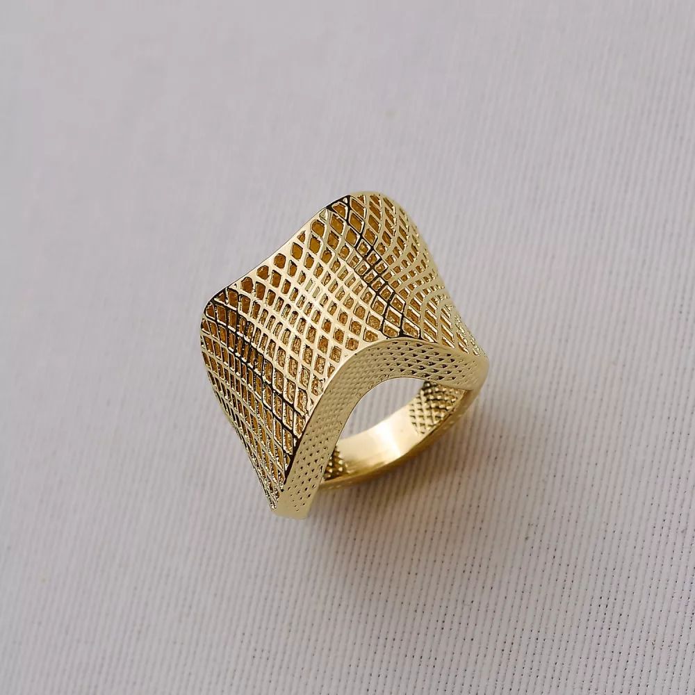Anel Dourado em Metal