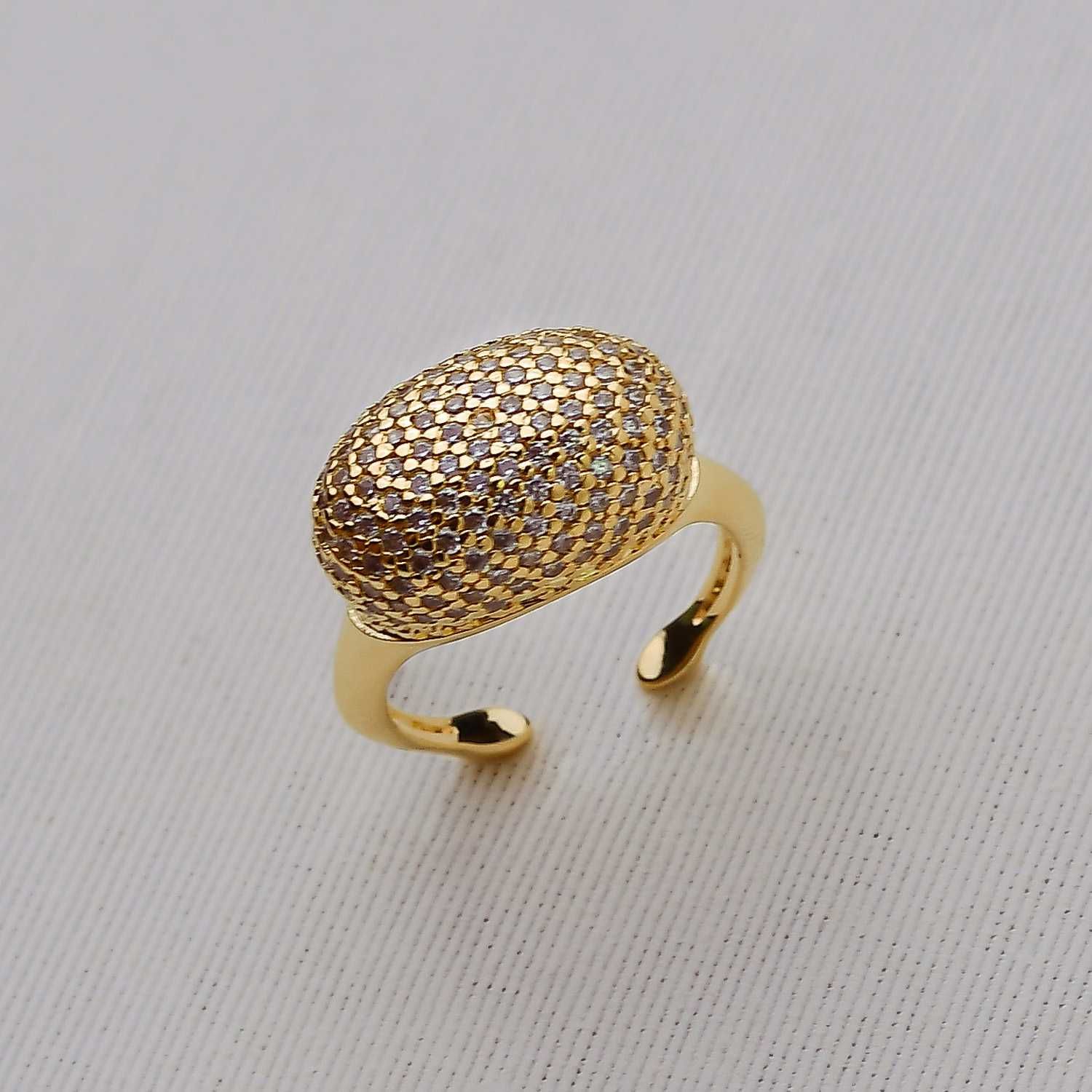 Anel Dourado Gota Cravejado 