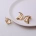 Anel dourado linhas cravejado e metal