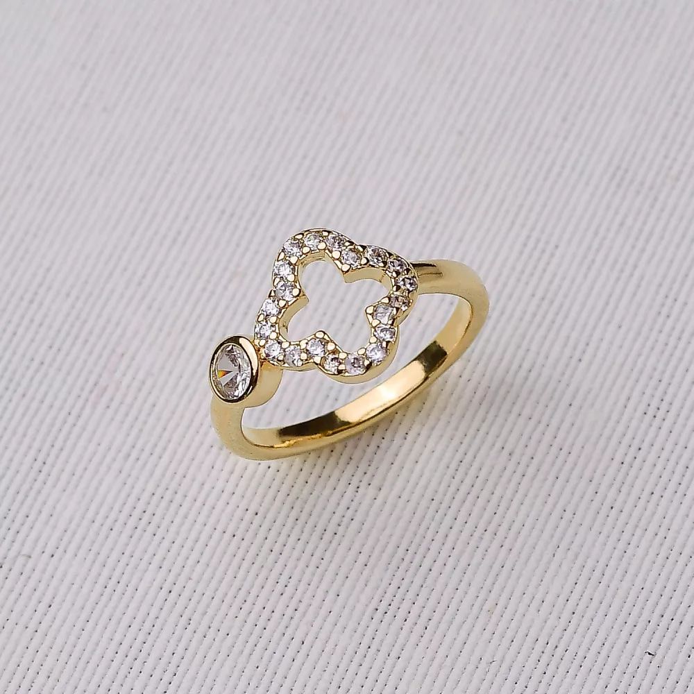 Anel dourado trevos cravejados