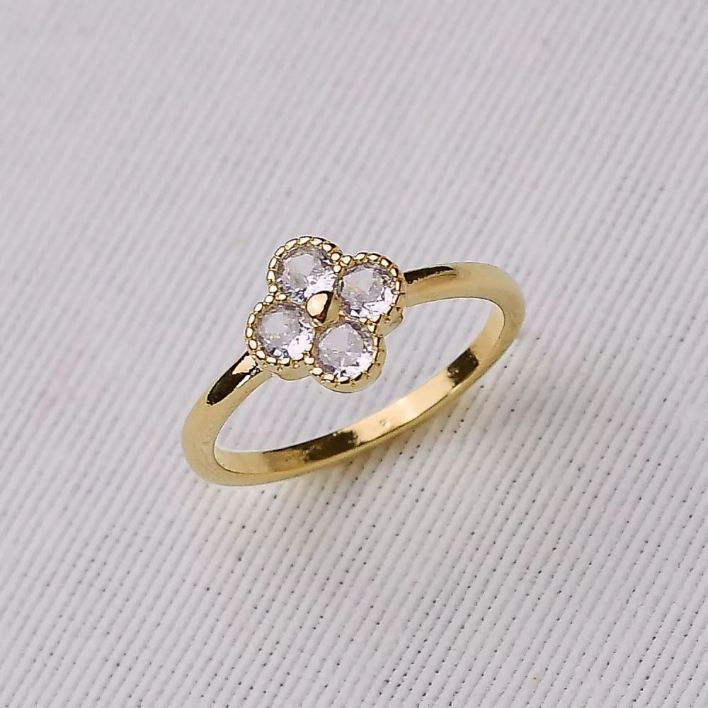 Anel dourado trevos cravejados