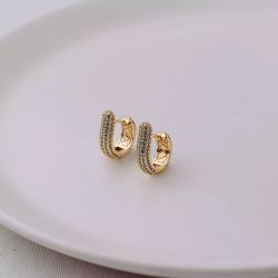Argola cravejada dourada 18mm