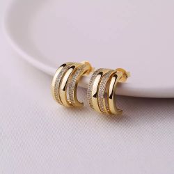 Argola dourada cravejada