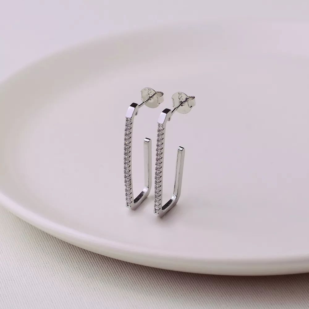 Argola retangular cravejada ródio 41mm