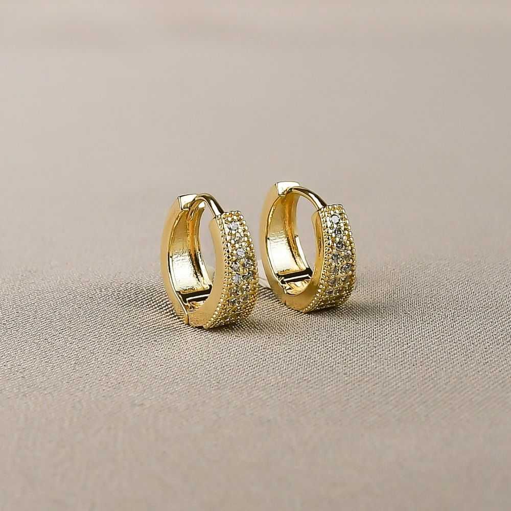 Brinco Dourado Argola 14x5mm Cravejada com Zircônias Cristais