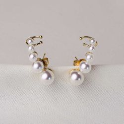 Brinco Dourado Ear Cuff com Pérolas Shell