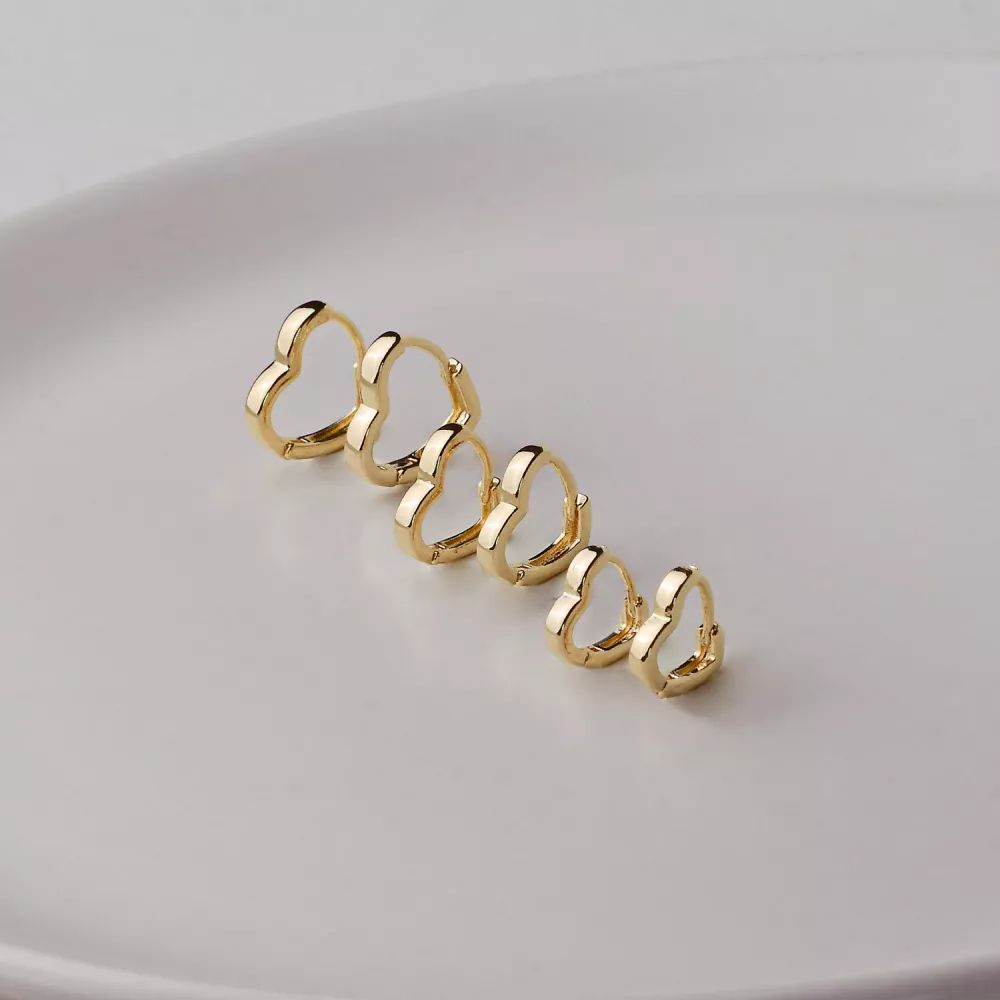 Brinco Dourado Trio de Argolas Coração em Metal