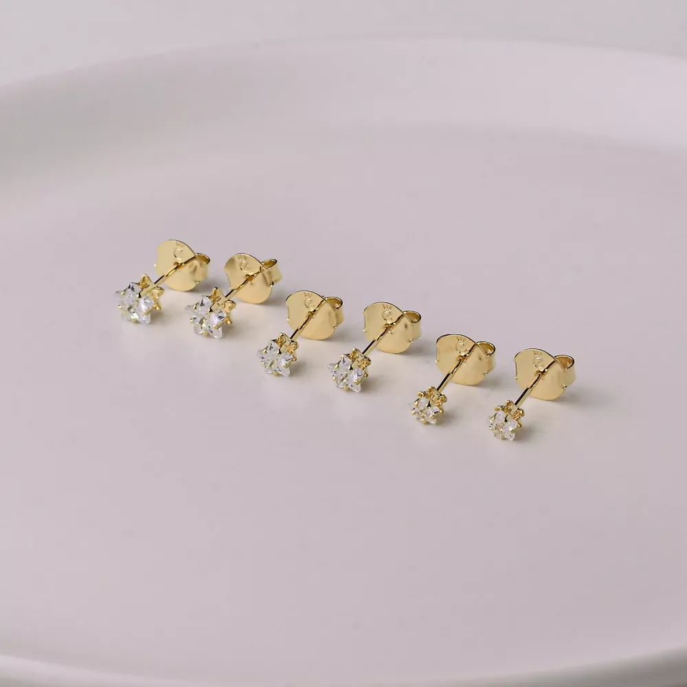 Brinco Dourado Trio de Estrelas Cravejadas