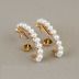 Brinco Ear Hook Dourado com Pérolas Shell