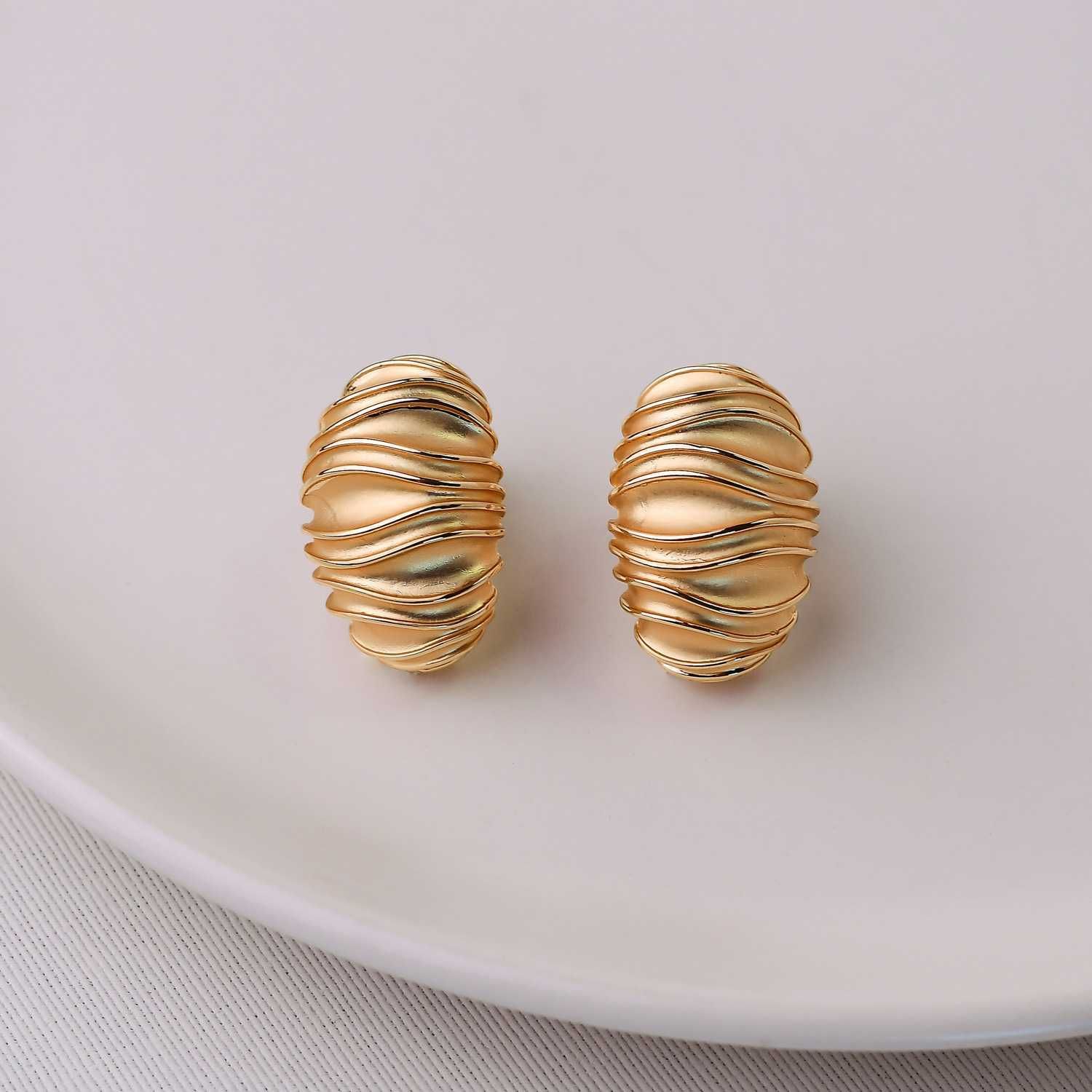 Brinco em Metal Fosco Dourado