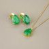 Brinco Dourado Ponto de Luz em Gota Verde 14mm