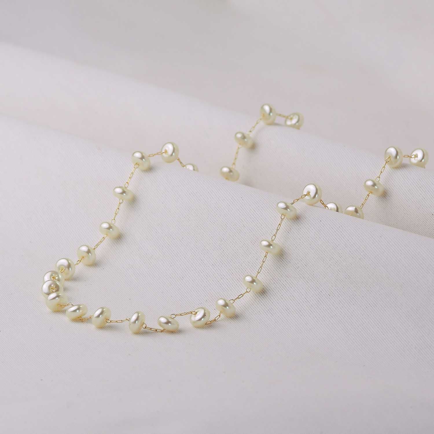 Colar Dourado Longo com Pérolas Achatadas 60cm