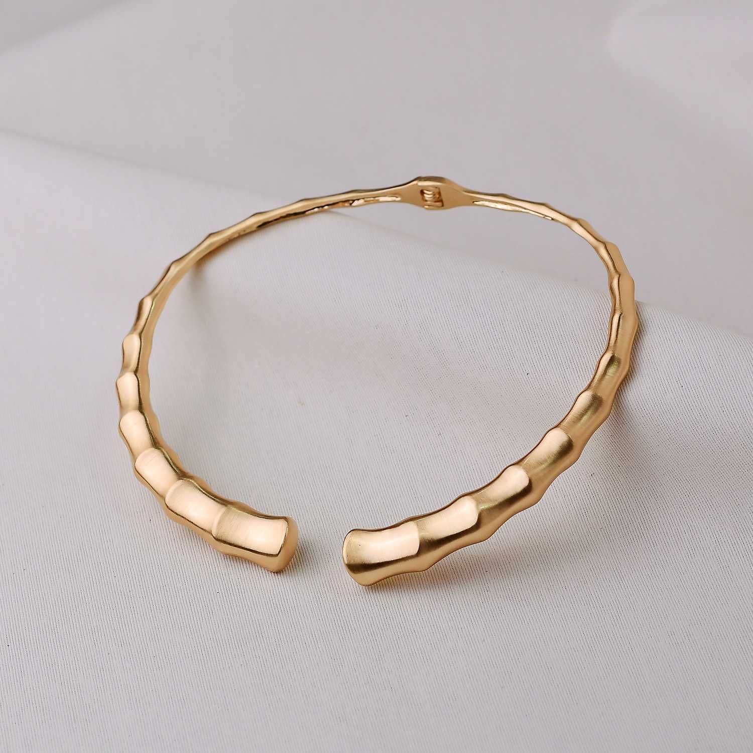Colar Fosco Amassado Dourado