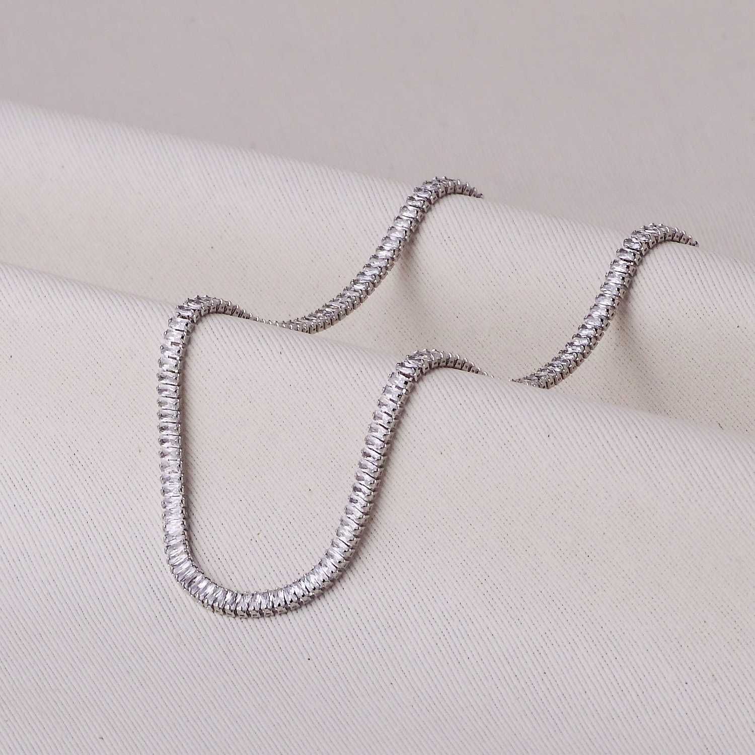 Colar Ródio Riviera Cravejada com Zircônias Baguetes Cristais 30+10cm