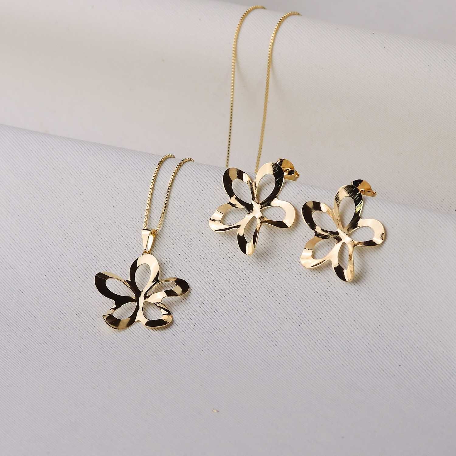 Conjunto Brinco e Colar Dourado Flor em Metal 50+5cm